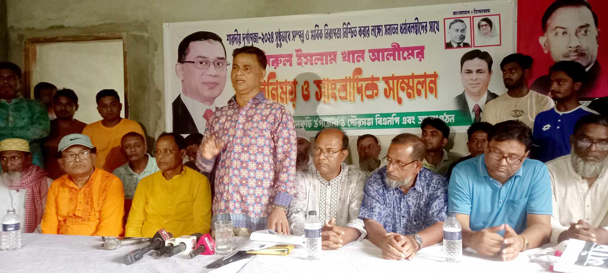 বেলকুচিতে দুর্গাপূজা নির্বিঘ্নে উদযাপন করার লক্ষ্যে বিএনপি নেতা আলীমের মতবিনিময়
