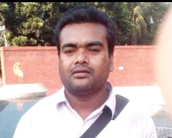 নাটোরের সিংড়ায় গাছ কাটার সময় প্রাণ গেল শিক্ষকের