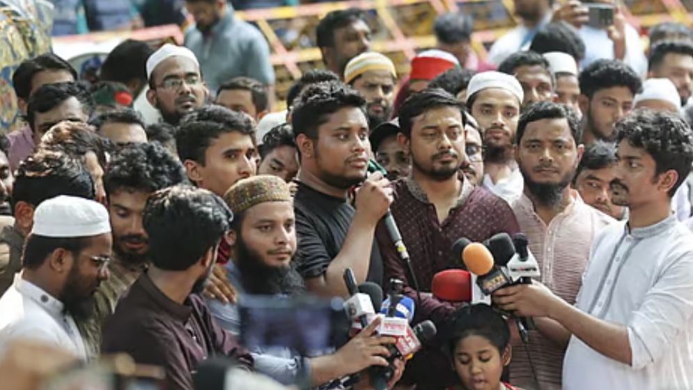 আ’লীগকে কারা নিষিদ্ধ চায় আজকের সমাবেশেই বোঝা যাবে: হাসনাত