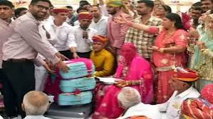 বিয়ের আসরে বরকে দেওয়া হলো ৪ বস্তা টাকা, ২১০ বিঘা জমি, পেট্রল পাম্প
