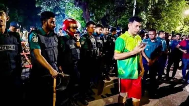 জার্সি পরেই যমুনার সামনে দায়িত্বে রমনার ডিসি মাসুদ আলম