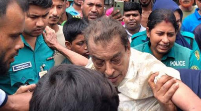খুলনায় আ’লীগ নেতাকে বেধড়ক পেটানোর পর পুলিশে সোপর্দ