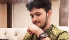 রাত্রিযাপনের পর বান্ধবীকে শার্ট-ক্যাপ পরিয়ে হল ত্যাগ রাবি ছাত্রের