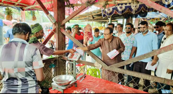 সিংড়ায় বিএনপির ৩১ দফার লিফলেট বিতরণ