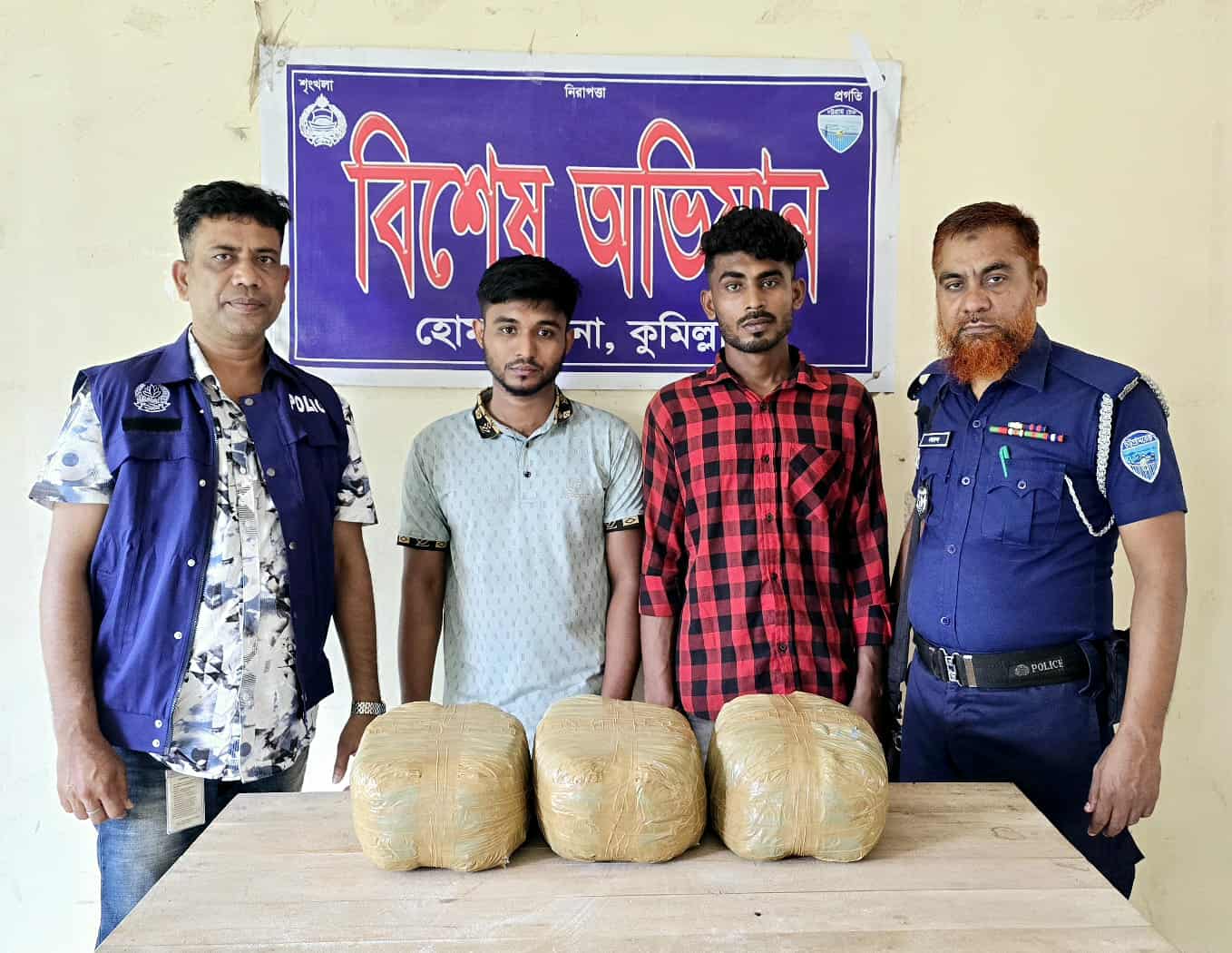 হোমনায় ৯ কেজি গাঁজা ও প্রাইভেটকার সহ মাদক কারবারি আটক