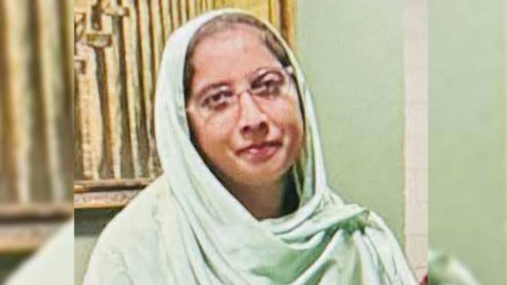 নিজের জীবন বিপন্ন করে শিক্ষার্থীদের রক্ষার চেষ্টা করেন মাহরিন