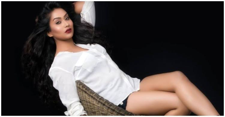 ক্ষমতার কাছে গেলে অনেকের মুখোশ বদলে যায়: মম