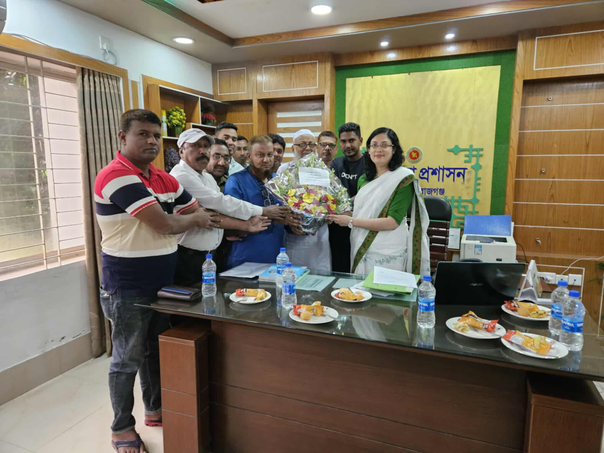 বেলকুচি প্রেসক্লাবের নেতৃবৃন্দের নবাগত ইউএনও’র সাথে মতবিনিময় সভা