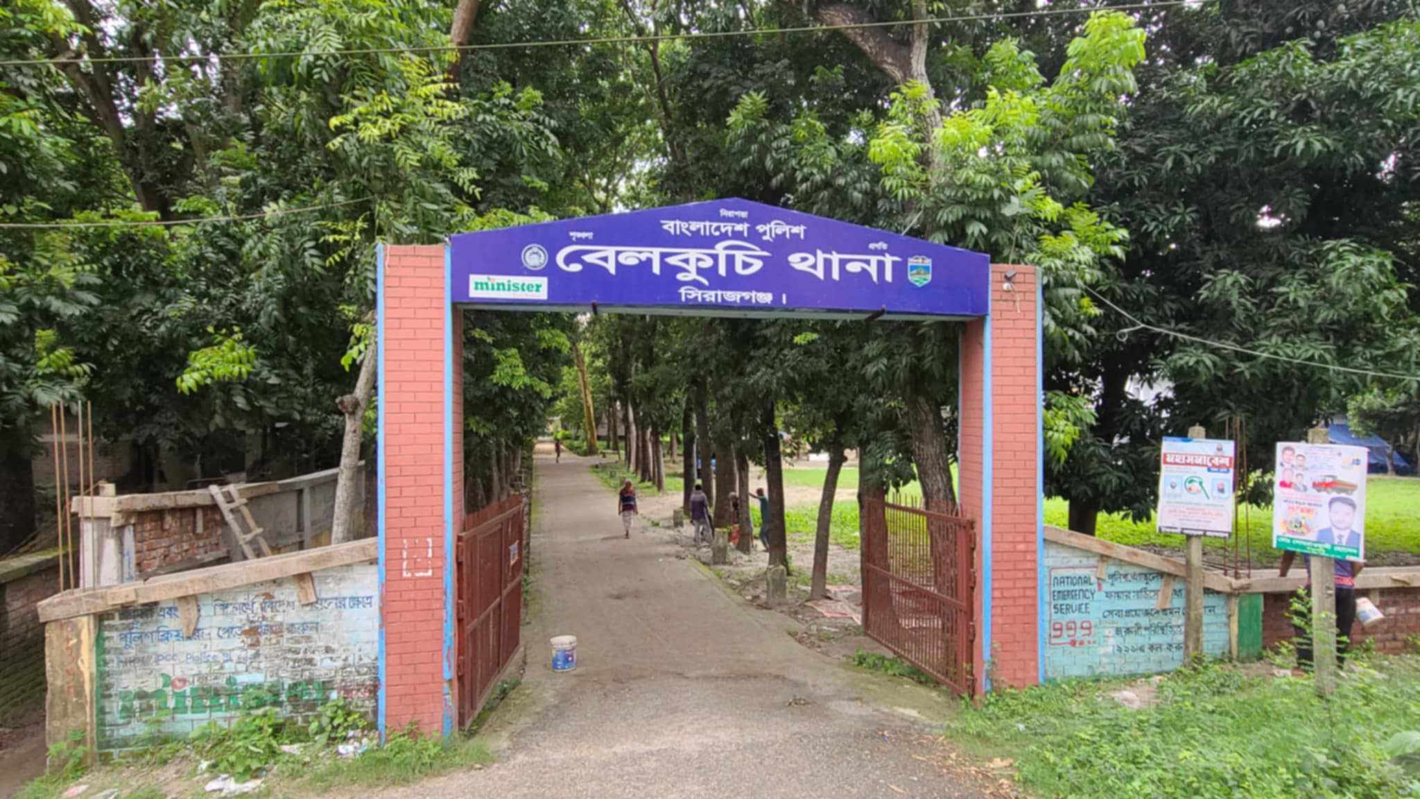 বেলকুচিতে থানা চত্বরে আম পাড়তে গিয়ে পুলিশ কনস্টেবলের মৃত্যু