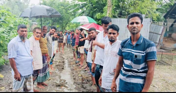 সিংড়ায় রাস্তা পাকাকরণের দাবি এলাকাবাসীর