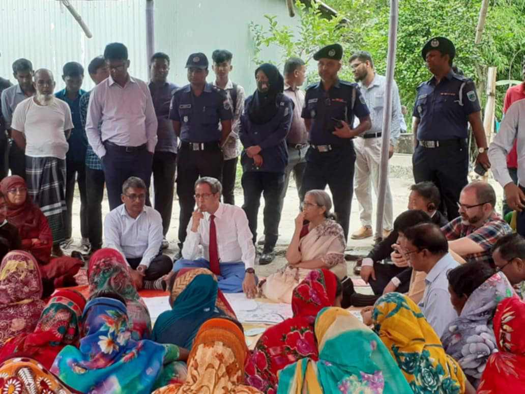রায়গঞ্জে পোলট্রি খামারীদের নিয়ে উঠান বৈঠকে উপদেষ্টা ফরিদা আখতার
