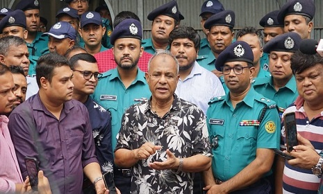 শুধু নির্বাচন নয়, সব সময়ই অস্ত্র ঠেকাতে পদক্ষেপ নেওয়া হবে: উপদেষ্টা