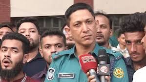 অবশেষে মোহাম্মদপুর থানার ওসিকে বদলি, স্থানীয়দের মিষ্টি বিতরণ