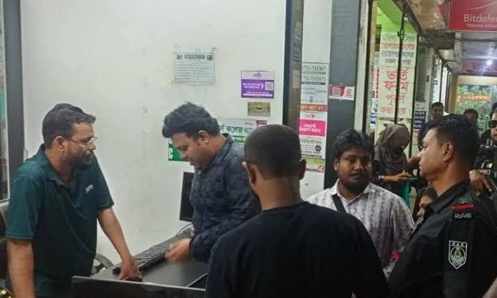 জাল সার্টিফিকেট তৈরি, ক্রেতা সেজে আটক করল র‌্যাব