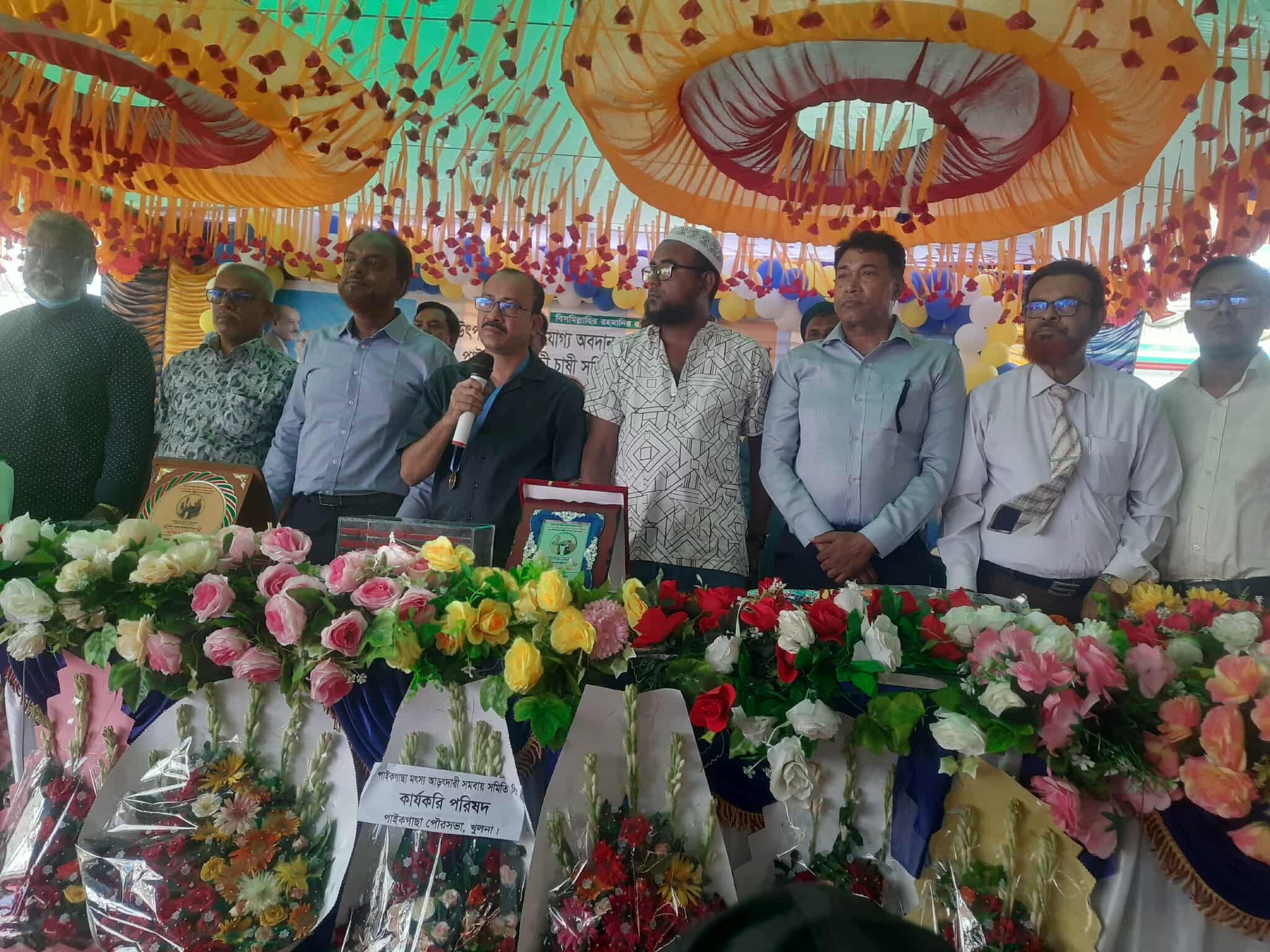 পাইকগাছায় চিংড়ি চাষে জাতীয় স্বর্ণপদক প্রাপ্ত জি কে রিপনকে সংবর্ধনা