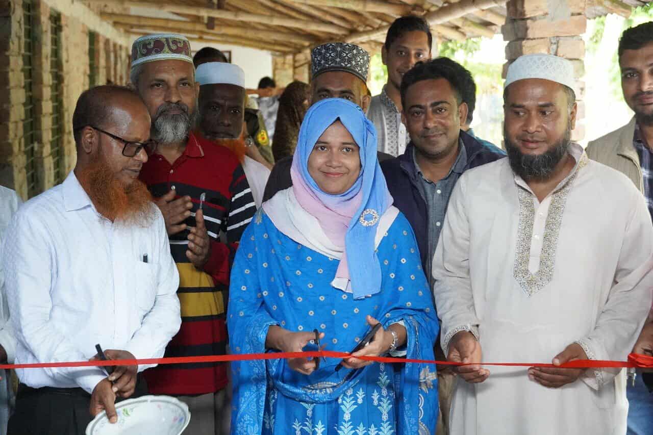 পাইকগাছায় মাদ্রাসা শিক্ষক-শিক্ষার্থীদের জন্য নবলোকের ওয়াশ ব্লক এবং বৃক্ষরোপণ উদ্ধোধন