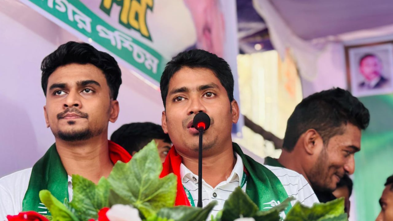 ষড়যন্ত্রের বিরুদ্ধে প্রয়োজনে আবারো রাজপথে নামবে ছাত্রদল: আকরাম আহমেদ