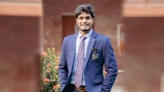 ‘সফরসঙ্গীদের অনিরাপদ রেখে সরকার প্রধানের এয়ারপোর্ট প্রস্থান লজ্জাজনক’
