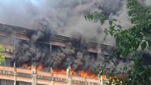 চট্টগ্রাম ইপিজেডে পোশাক কারখানায় ভয়াবহ আগুন, নিয়ন্ত্রণে ১৬ ইউনিট