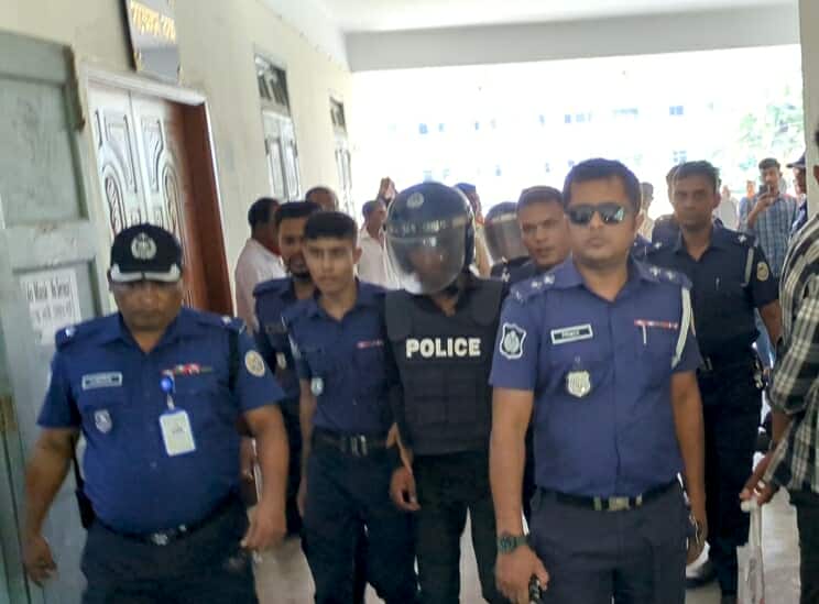 জুলাই শহীদের কন্যাকে দলবদ্ধ ধর্ষণ: তিন কিশোরকে ১৩ ও ১০ বছরের কারাদণ্ড