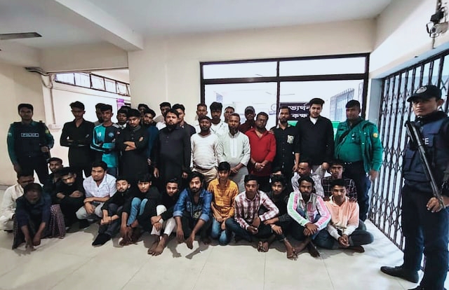 মিরপুরে যৌথ অভিযান: গভীর রাতে ডিজে পার্টিতে ৩১ জন আটক