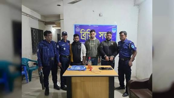 গাজীপুরে ‘পেট্রলবোমা তৈরির সময়’ ছাত্রলীগ-স্বেচ্ছাসেবক লীগের ৩ নেতা আটক