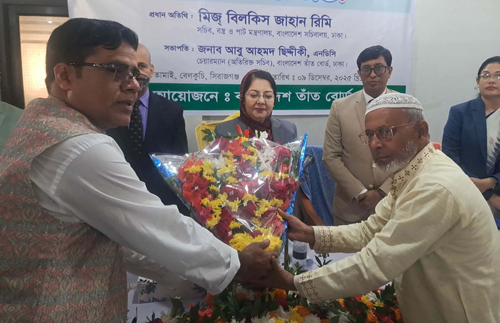 বেলকুচিতে তাঁত শিল্পের উন্নয়নে মতবিনিময় সভা