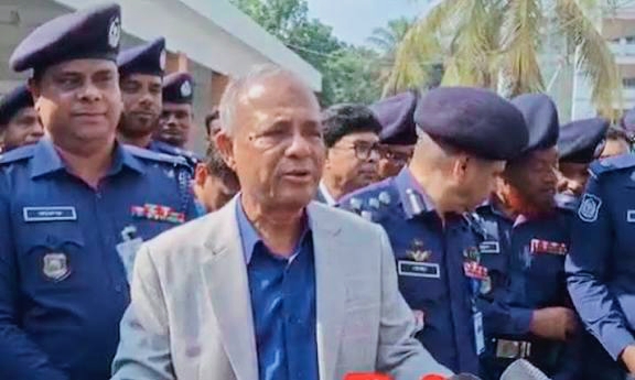 শিগগিরই নরসিংদীর পরিস্থিতি নিয়ন্ত্রণে যৌথবাহিনী নামবে: স্বরাষ্ট্র উপদেষ্টা