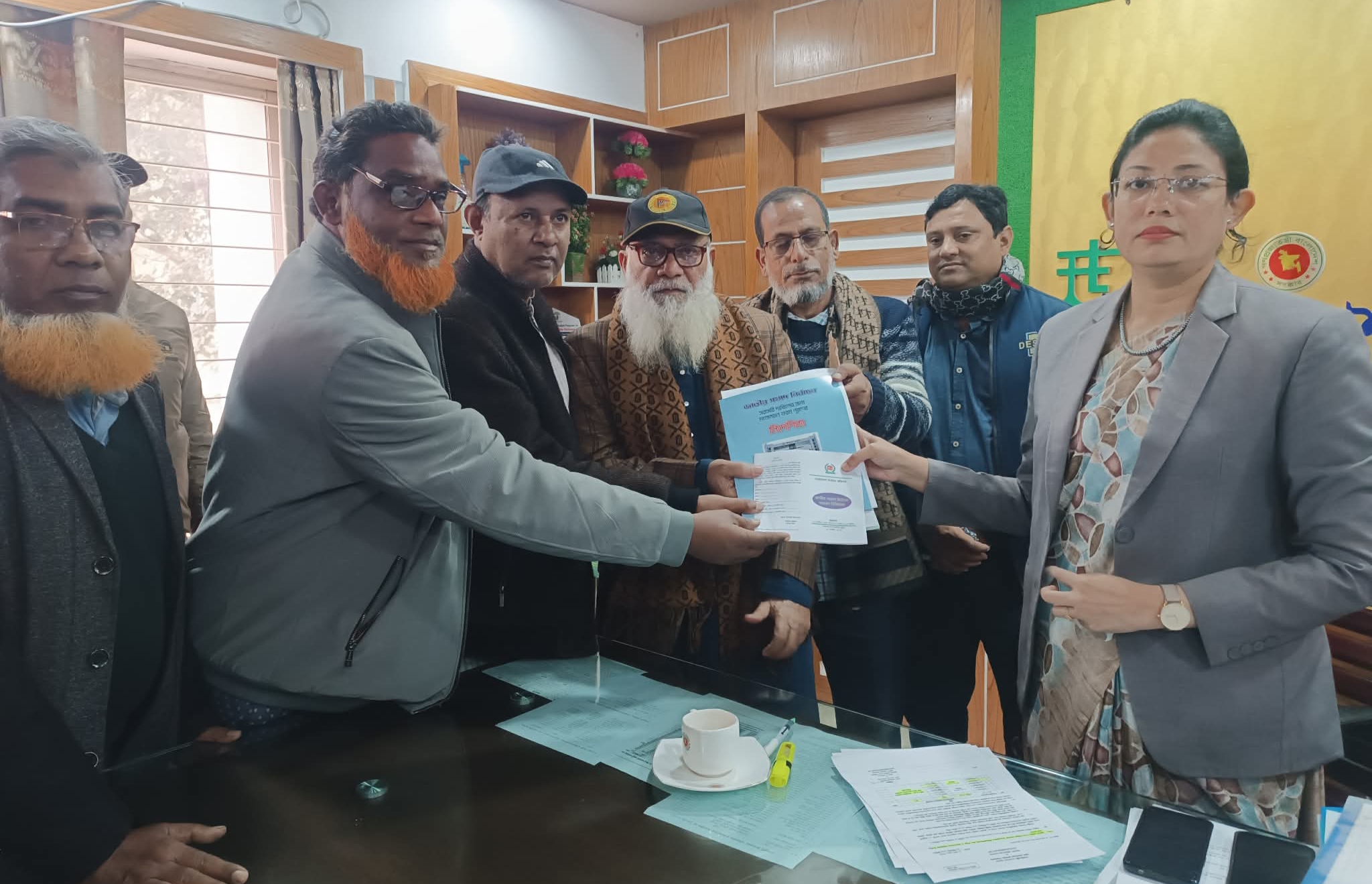 সিরাজগঞ্জ-৫ আসনে বিএনপি প্রার্থী আমিরুল ইসলাম খান আলীম এর পক্ষে মনোনয়ন ফরম সংগ্রহ