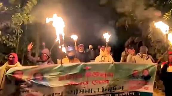 তফসিল বাতিলের দাবিতে শরীয়তপুরে নিষিদ্ধ আ’লীগের মশাল মিছিল