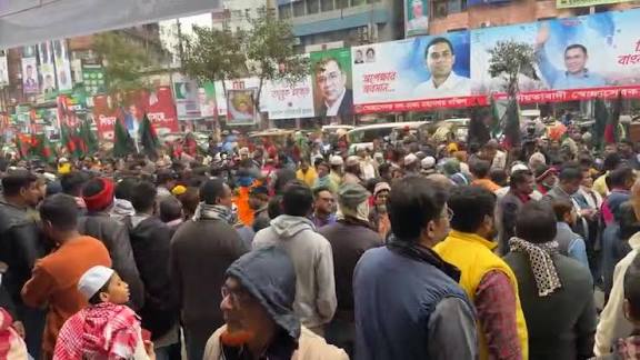 নয়াপল্টনে নেতাকর্মীদের ঢল, চলছে কোরআনখানি ও শোক বইয়ে স্বাক্ষর