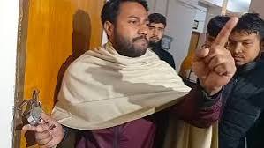 রাবিতে আওয়ামীপন্থি ৩ ডিনের পদত্যাগের দাবিতে কার্যালয়ে তালা