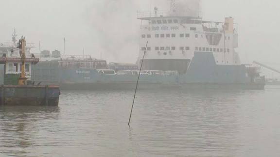 ৫ ঘণ্টা বন্ধের পর দৌলতদিয়া-পাটুরিয়া নৌরুটে ফেরি চলাচল স্বাভাবিক