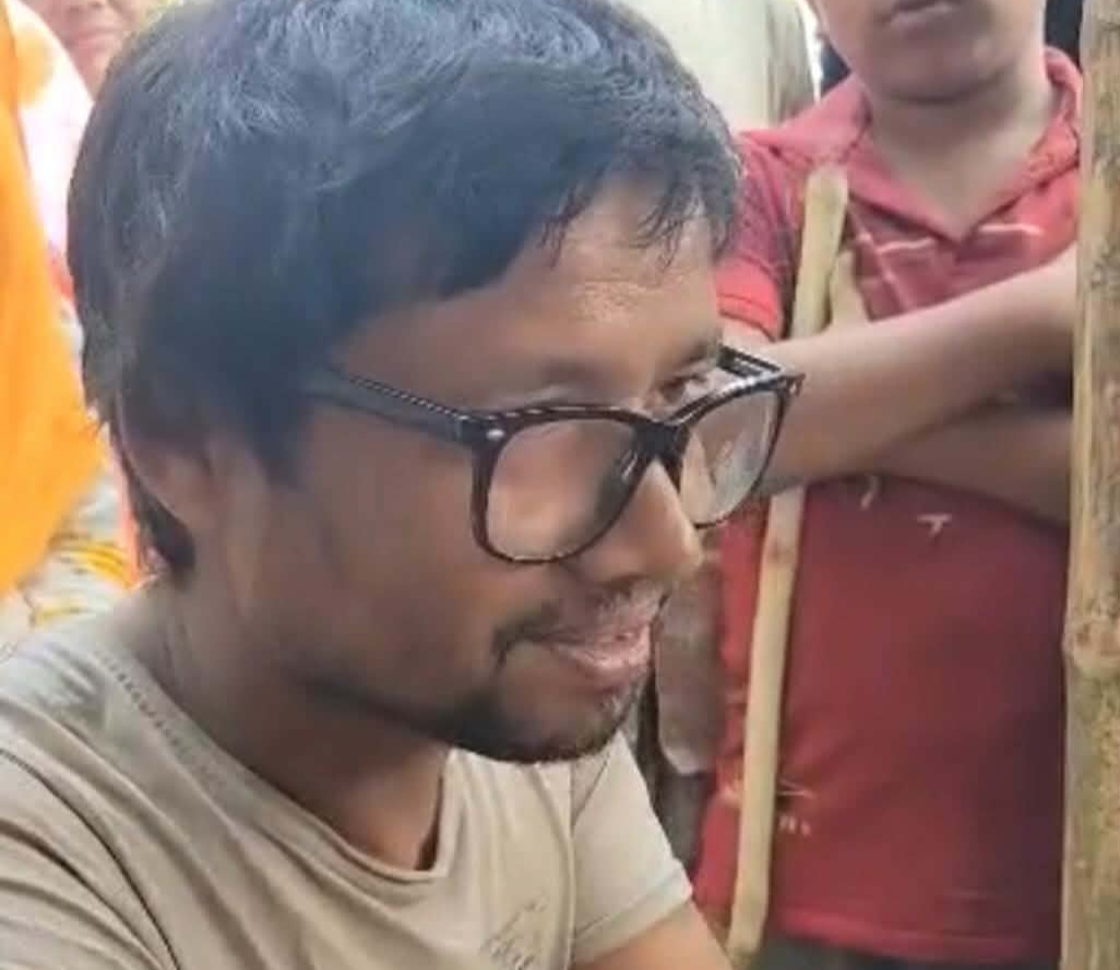 ২৫ বছর পর নিজ গ্রামে ফিরলেন নিখোঁজ রেজাউল