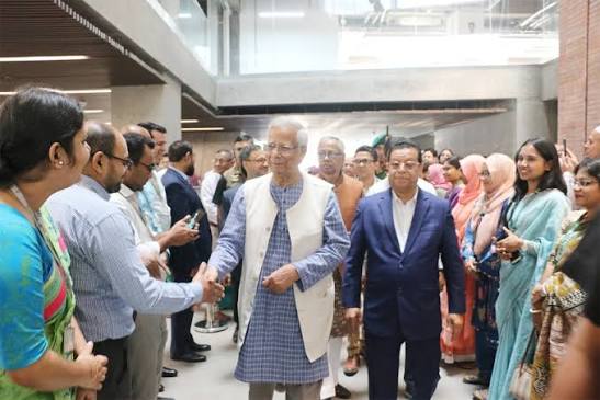 পুরোনো কর্মস্থলে ফিরলেন ড. ইউনূস