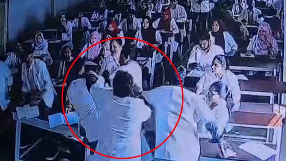 পরীক্ষায় নকলে বাধা দেওয়ায় সহকারী অধ্যাপকের ওপর মেডিকেল শিক্ষার্থীর হামলা