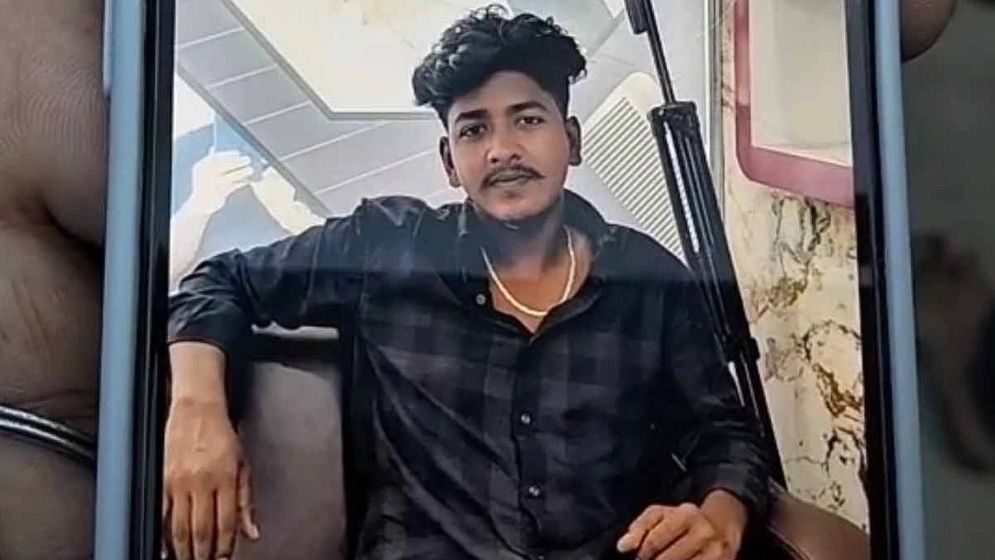 বাগেরহাটে বাড়িতে ঢুকে কলেজছাত্রকে গুলি করে হত্যা
