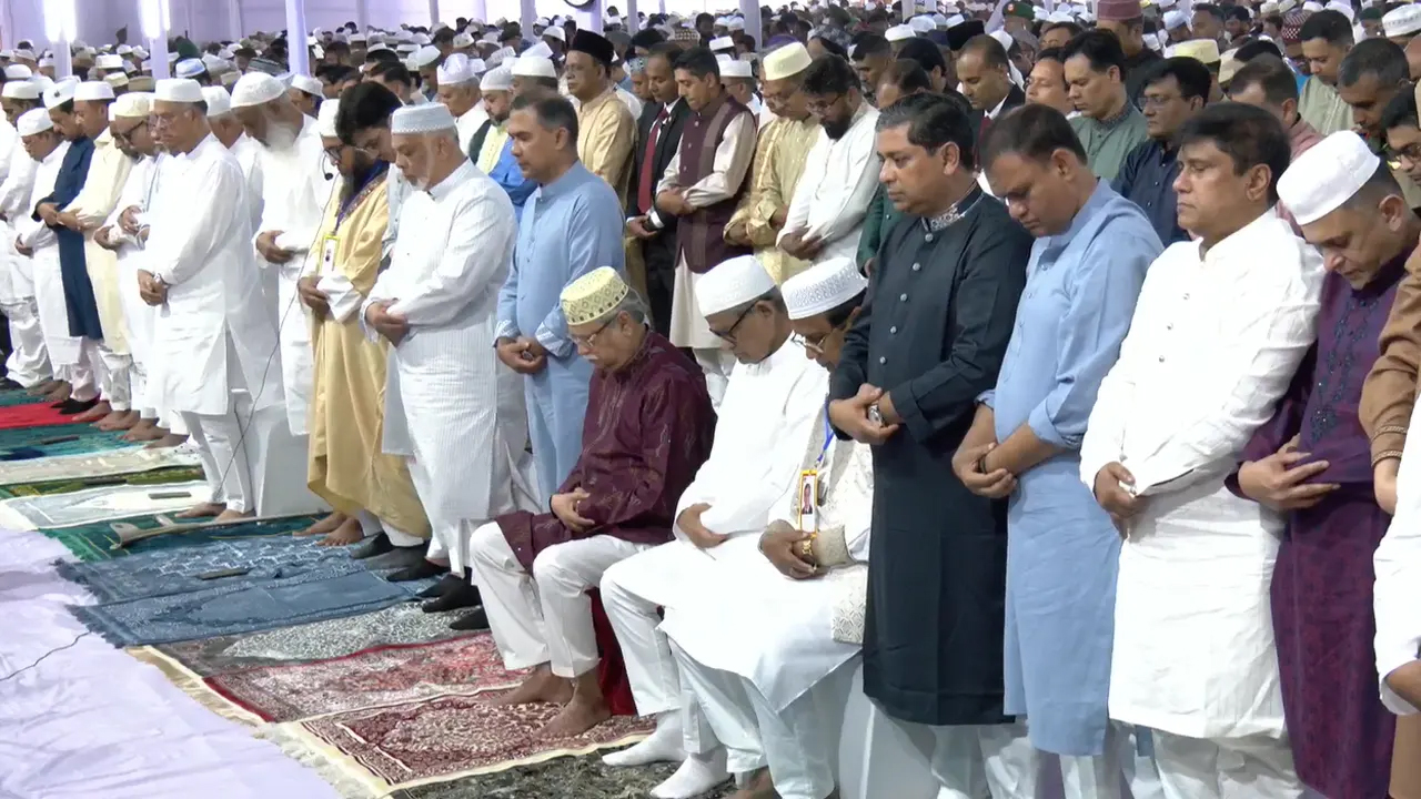 রাষ্ট্রপতি ও প্রধানমন্ত্রীর অংশগ্রহণে ঈদুল ফিতরের প্রধান জামাত অনুষ্ঠিত