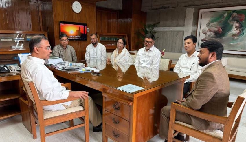 প্রধানমন্ত্রীর সঙ্গে সৌজন্য সাক্ষাৎ করেছেন ৫ সিটি কর্পোরেশনের নতুন প্রশাসকরা