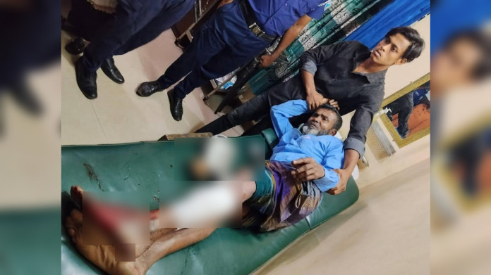 লক্ষ্মীপুরে বিএনপি কার্যালয়ের সামনে দু’পক্ষের গোলাগুলি, পথচারী গুলিবিদ্ধ
