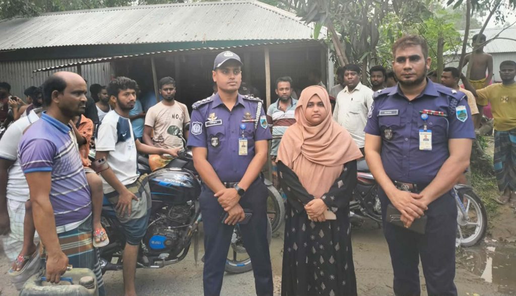 বেলকুচিতে অবৈধভাবে মজুত করা ১৪৫৫ লিটার তেল জব্দ, দুইজনকে জরিমানা