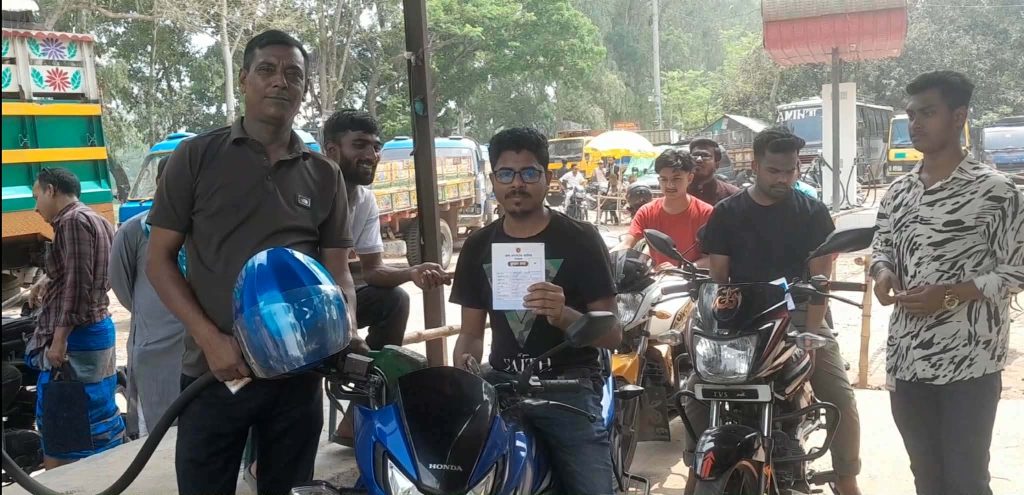 বেলকুচিতে ফুয়েল কার্ডের মাধ্যমে তেল বিক্রি শুরু