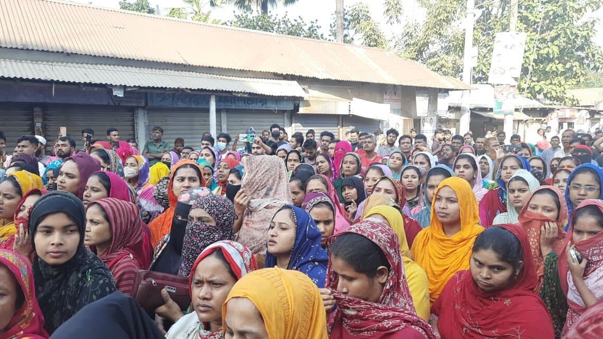 গাজীপুরে কারখানা স্থায়ীভাবে বন্ধ ঘোষণা, একদিনে কর্মহীন ১৮০০ শ্রমিক