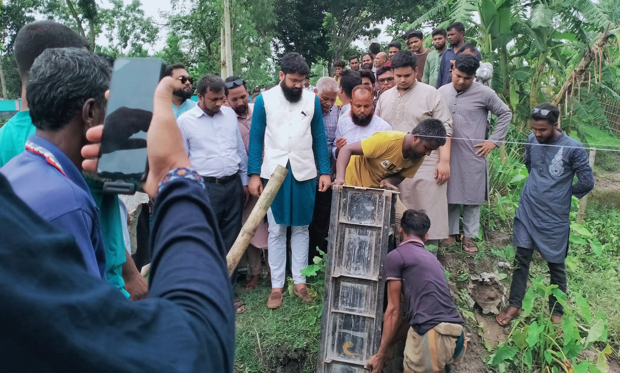 রাজারহাটের বাছড়ায় এমপি আতিক রহমান মুজাহিদের নতুন সেতু উদ্বোধন