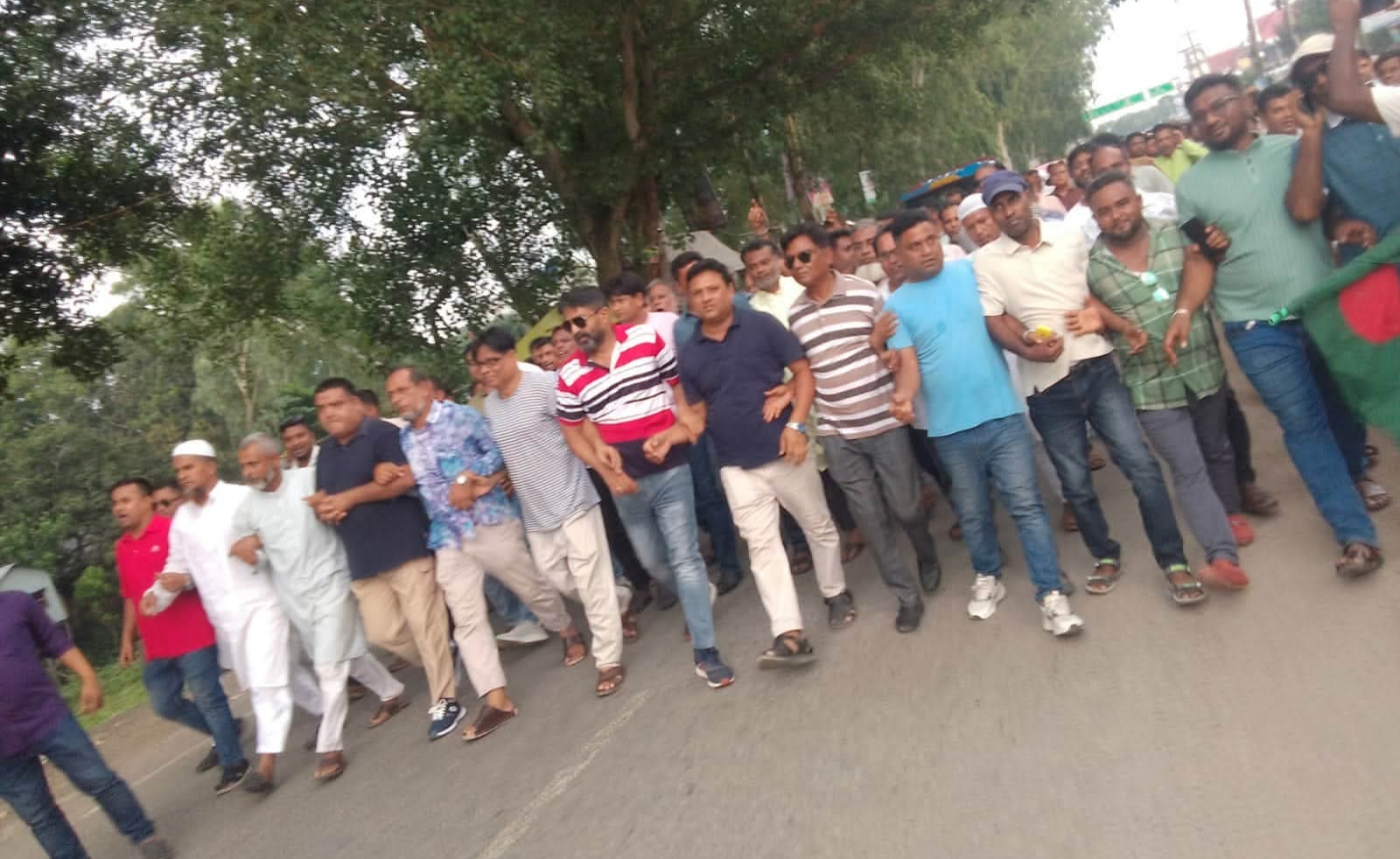 আ,লীগের প্রতিষ্ঠাবার্ষিকীকে ঘিরে নৈরাজ্য প্রতিরোধে বেলকুচিতে বিক্ষোভ মিছিল