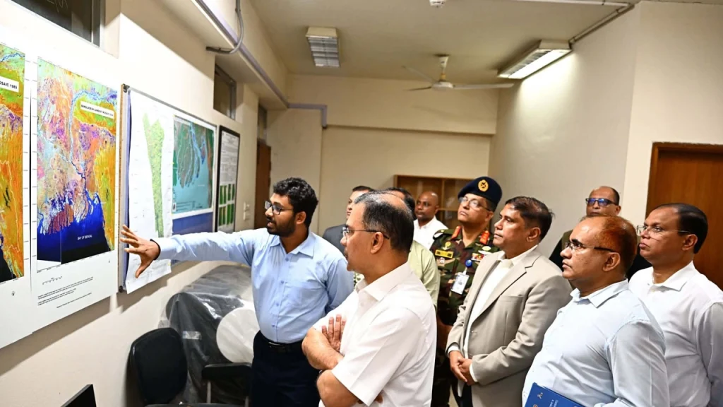 মহাকাশ গবেষণা প্রতিষ্ঠান ‘স্পারসো’ আকস্মিক পরিদর্শনে প্রধানমন্ত্রী