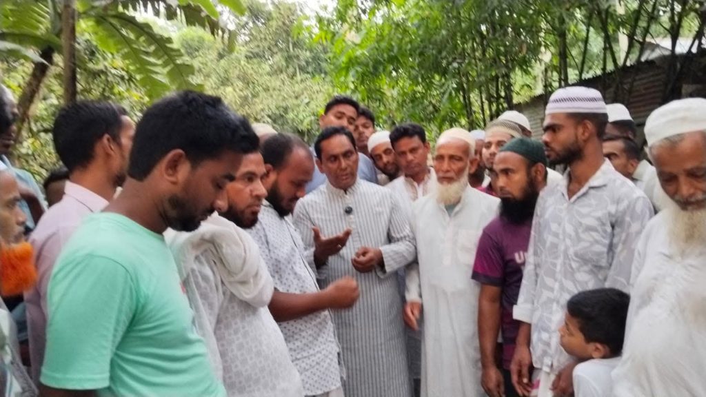 বেলকুচির মেঘুল্লা বাস দুর্ঘটনায় নিহতদের পরিবারকে আর্থিক সহায়তায় এমপি আলীম