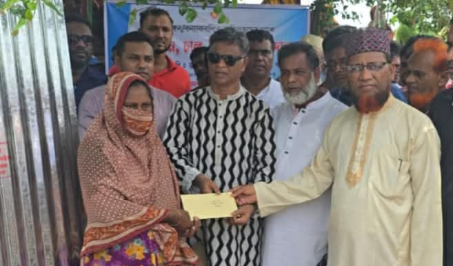 চৌহালীতে নদী ভাঙন ও ক্ষতিগ্রস্ত এলাকা পরিদর্শন করলেন এমপি আলীম