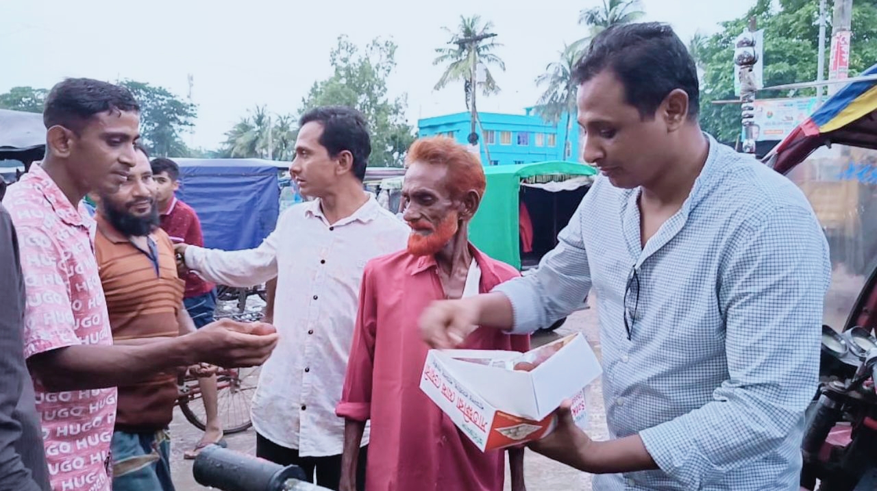 ভিডিও-কাণ্ডে জামায়াত এমপিকে বহিষ্কার, এলাকায় মিষ্টি বিতরণ