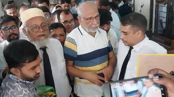 বিতর্কিত সাবেক মন্ত্রী লতিফ সিদ্দিকী গ্রেপ্তার